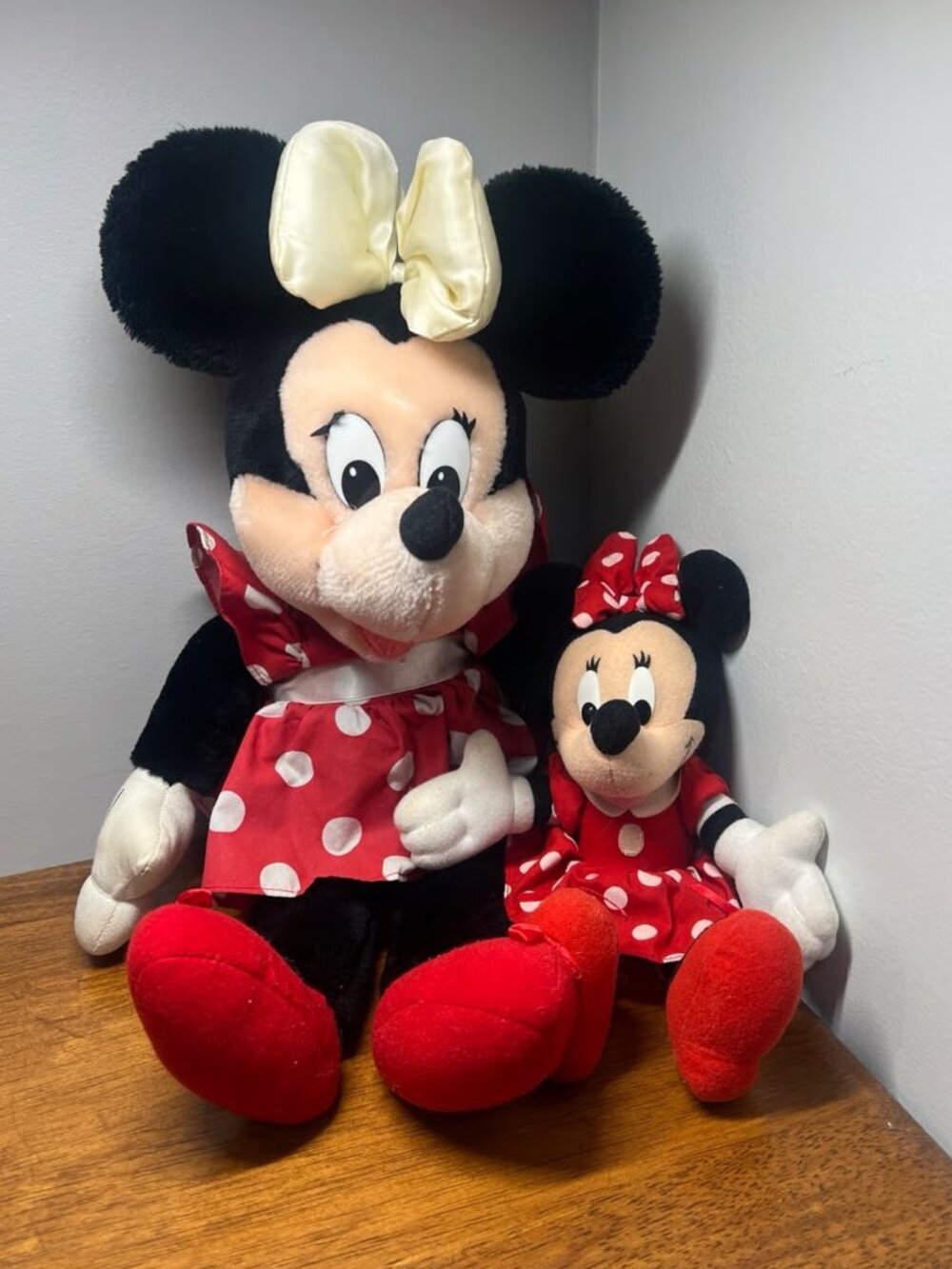 Set of 2 of Minnie Mouse plush toys